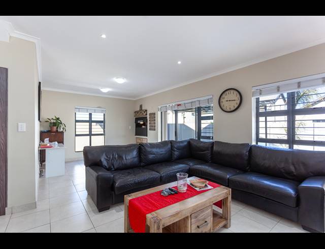 3 BEDROOM HOUSE FOR SALE IN BONNIE BRAE